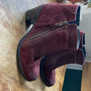 Taos bootie suede